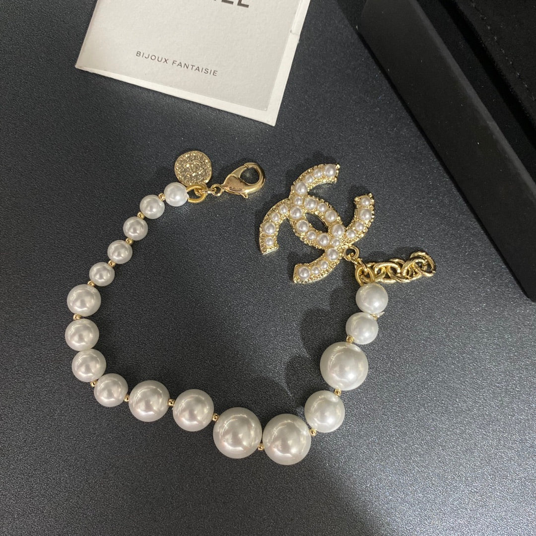 Elegantes Perlenarmband