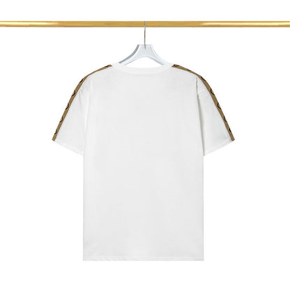 Klassisches besticktes T-Shirt