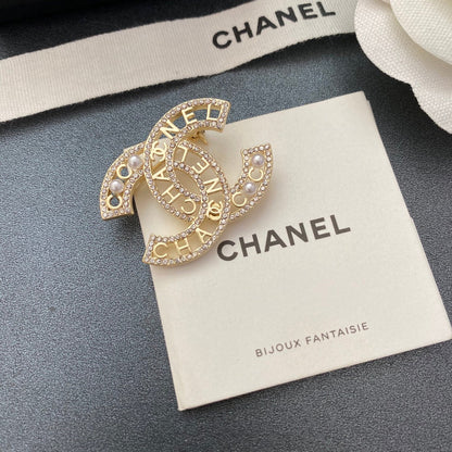 Funkelnde Diamant- und Perlen-Elegante Brosche