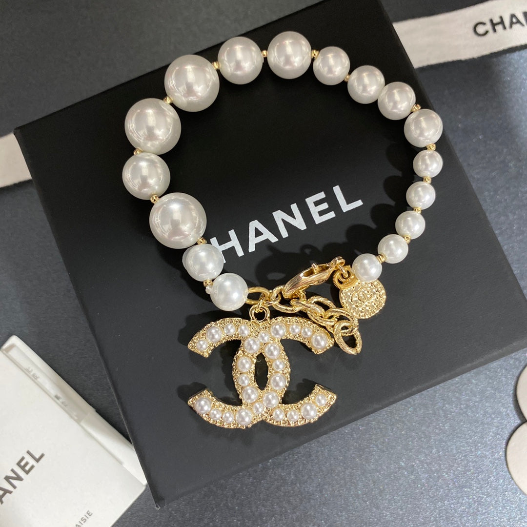 Elegantes Perlenarmband