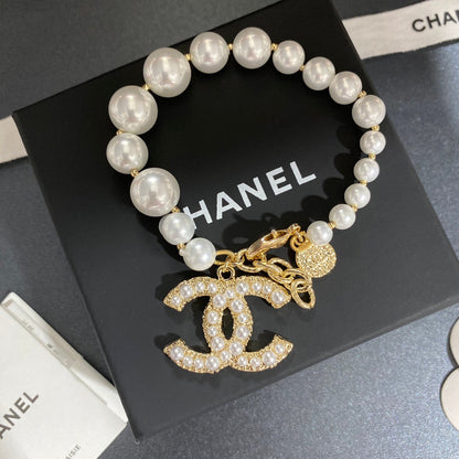 Elegantes Perlenarmband