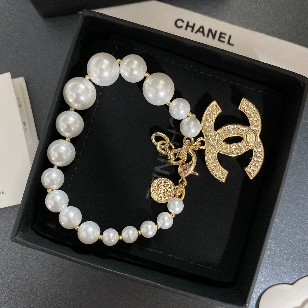 Elegantes Perlenarmband