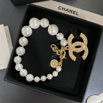 Elegantes Perlenarmband