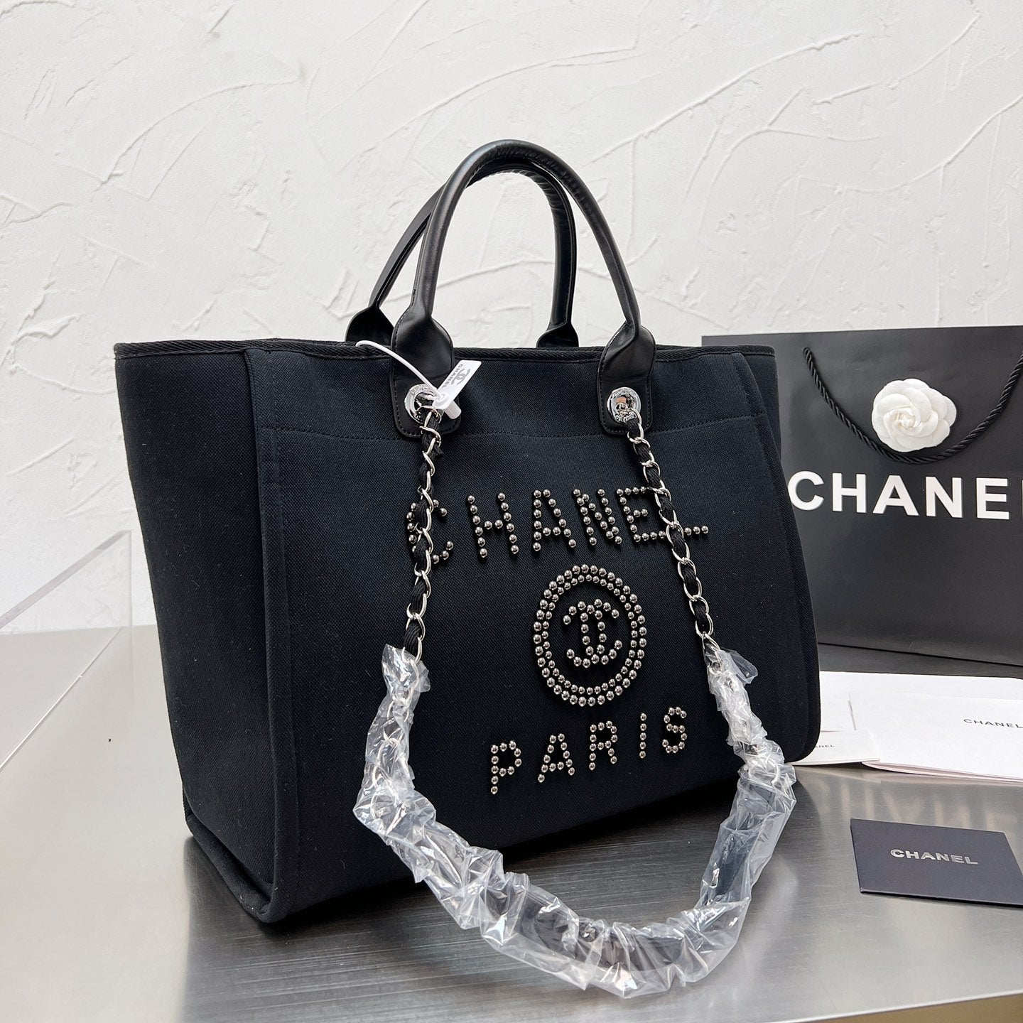 Perlenbestickte Strandtasche