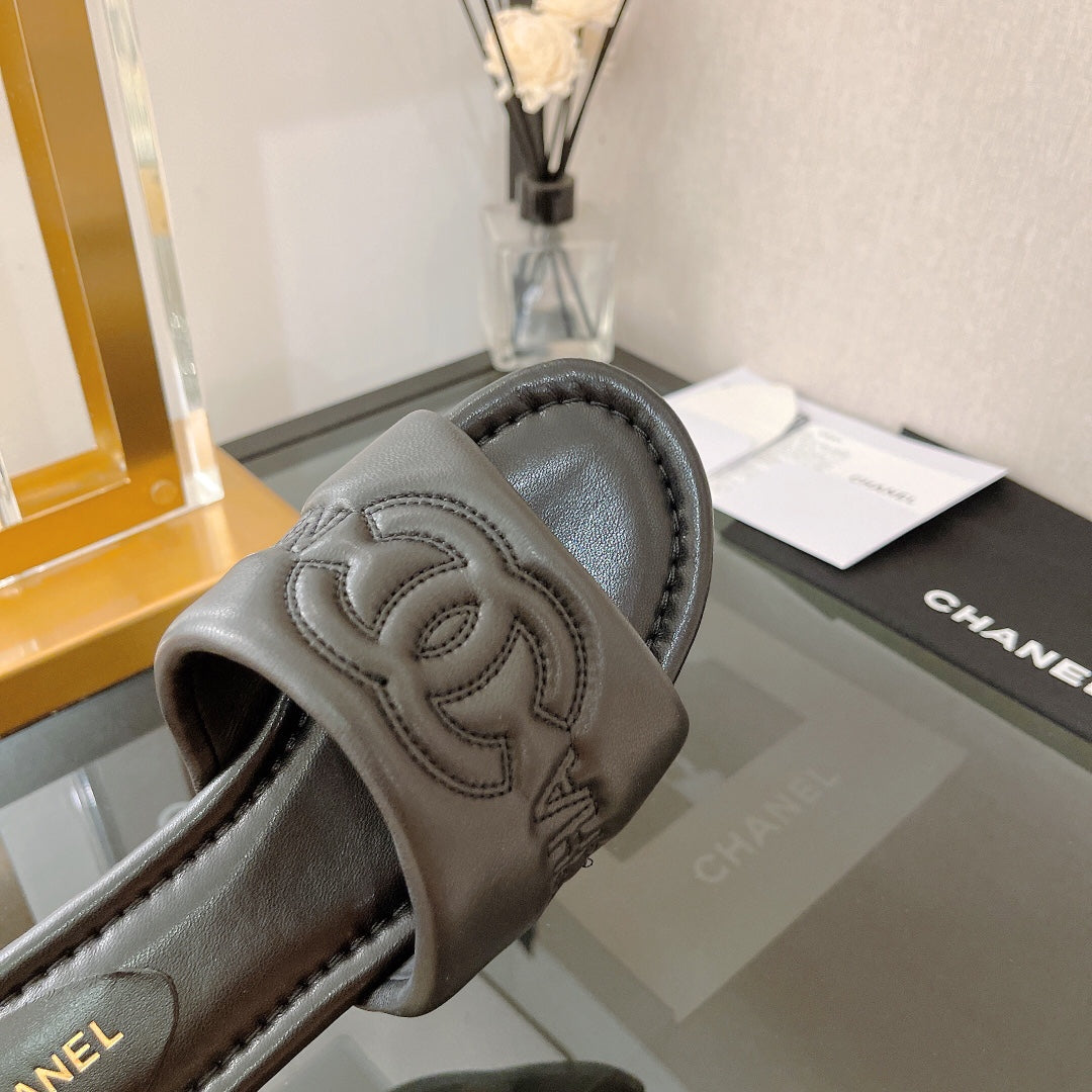 Stylische weiche Damenhausschuhe