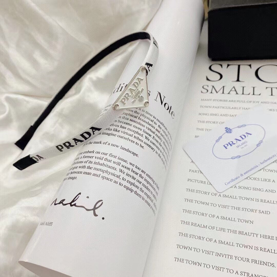 Stirnband mit Logo in Form eines schmalen Dreiecks