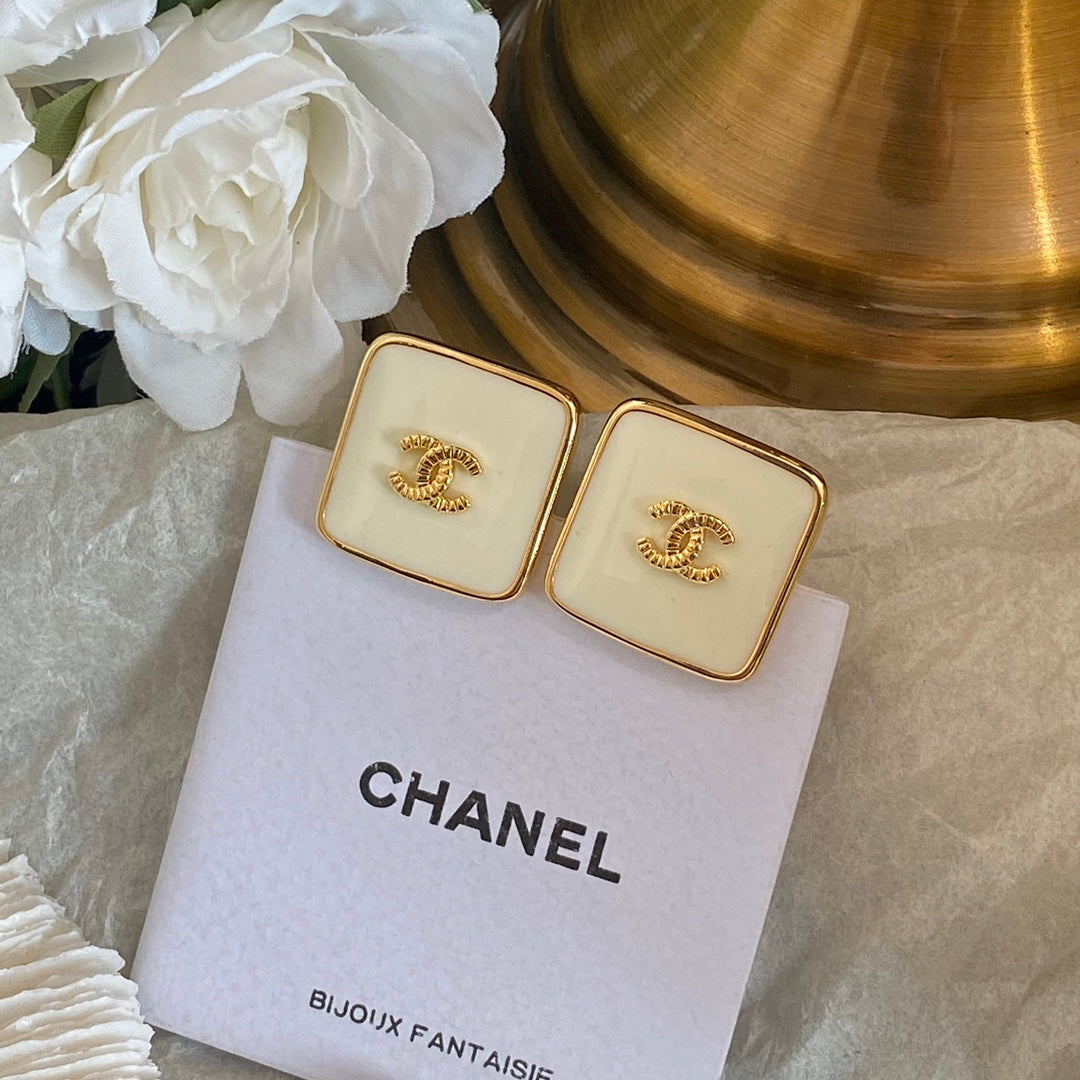 Elegante quadratische Ohrstecker
