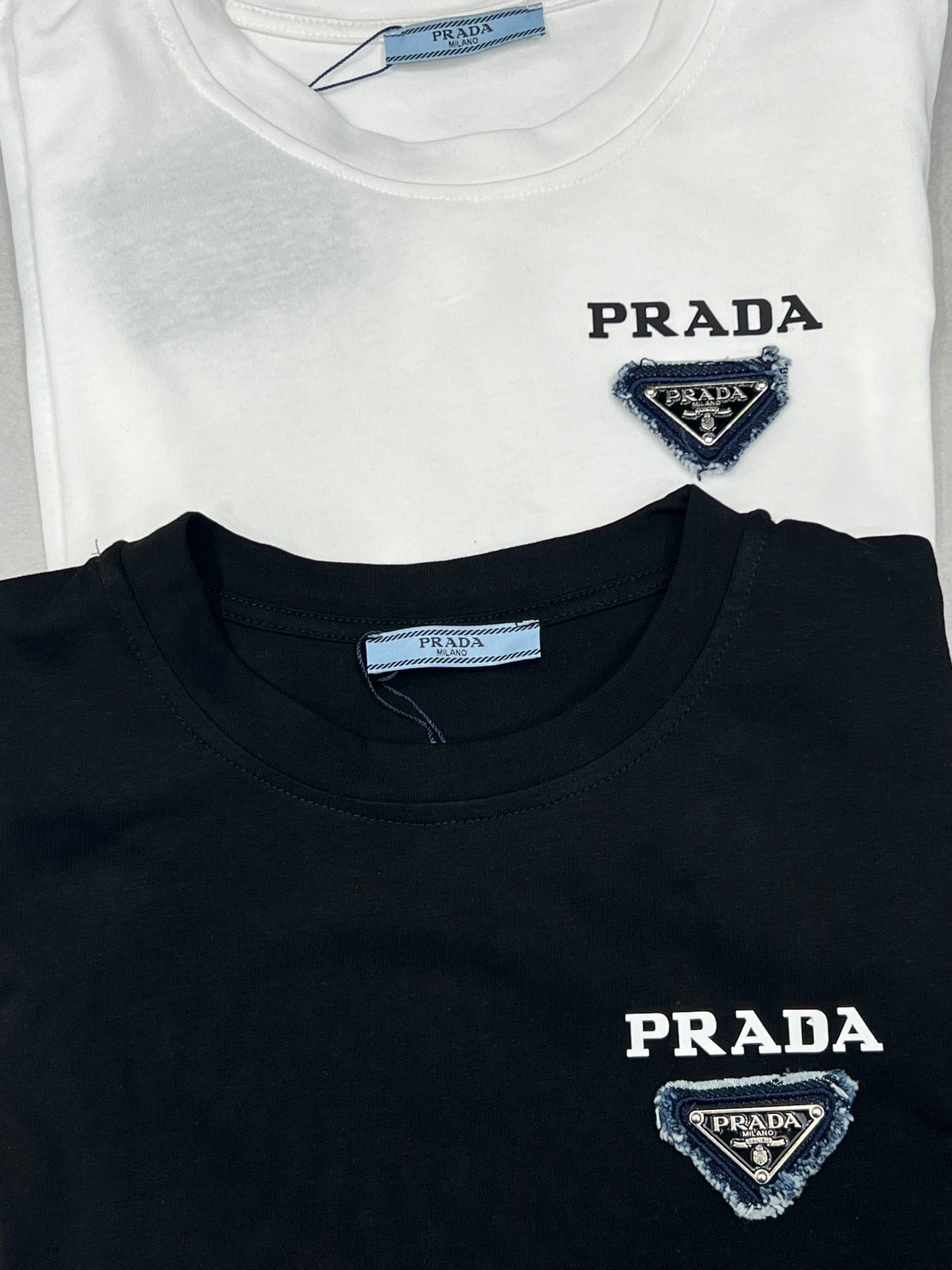 Baumwoll-T-Shirt im schlichten Stil