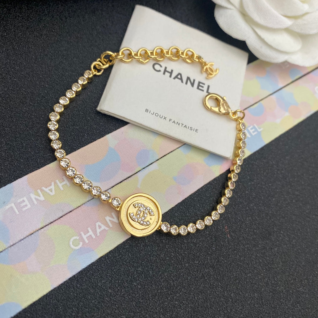 Voll besetztes Diamantarmband