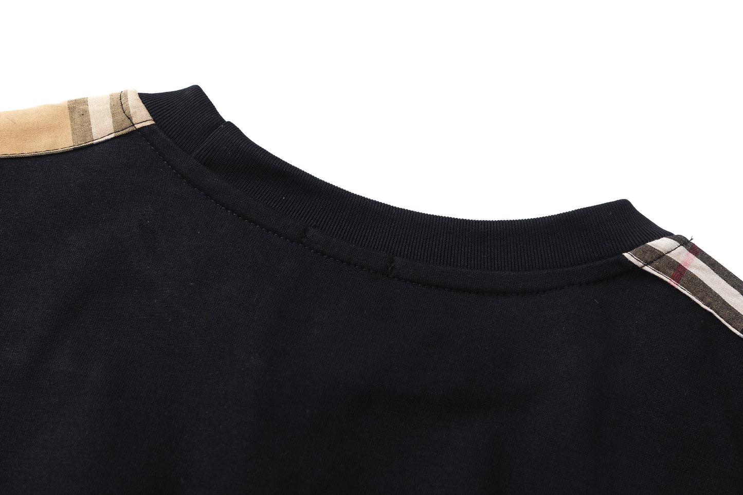 Klassisches kariertes T-Shirt