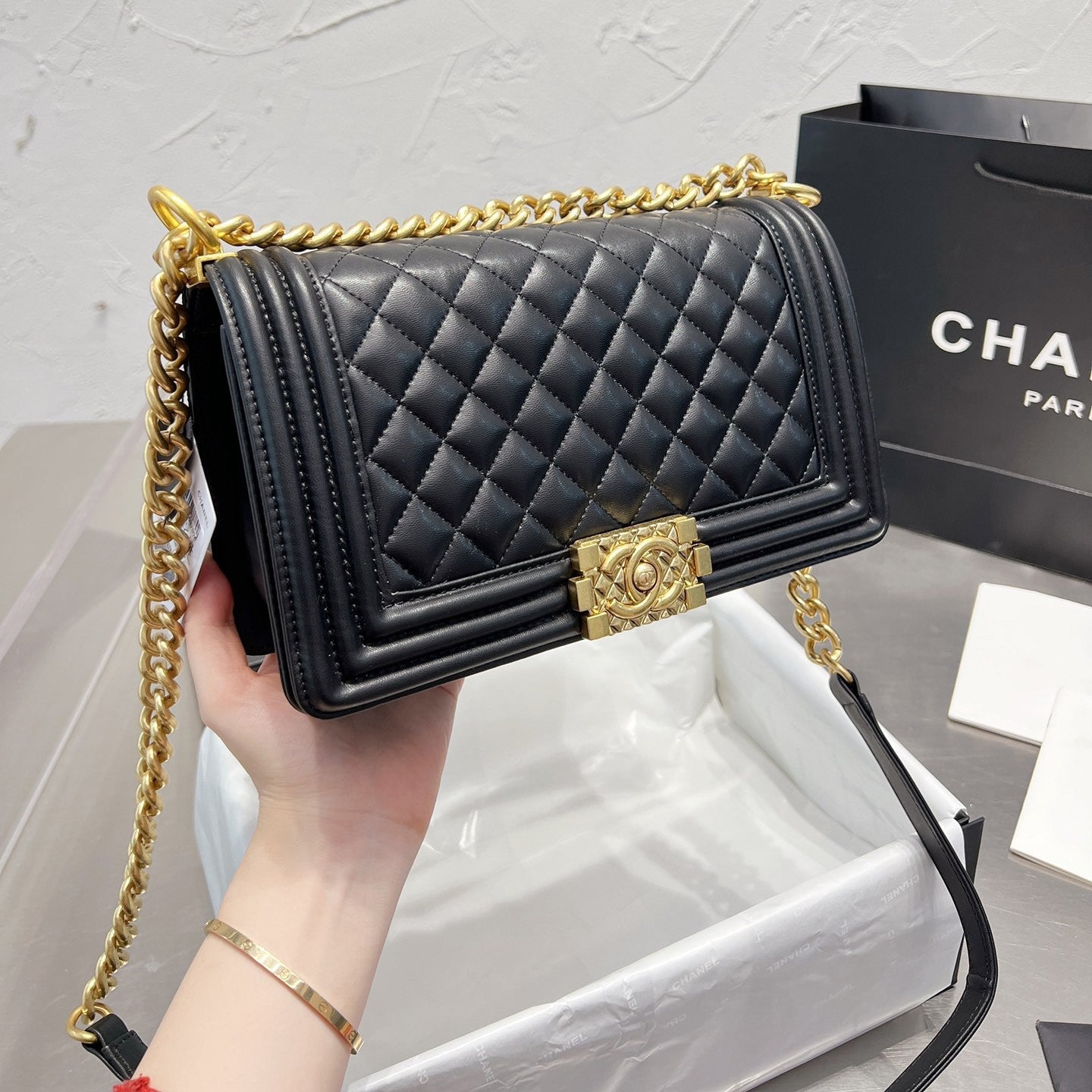 Leboy-Serie Schultertasche mit Kette