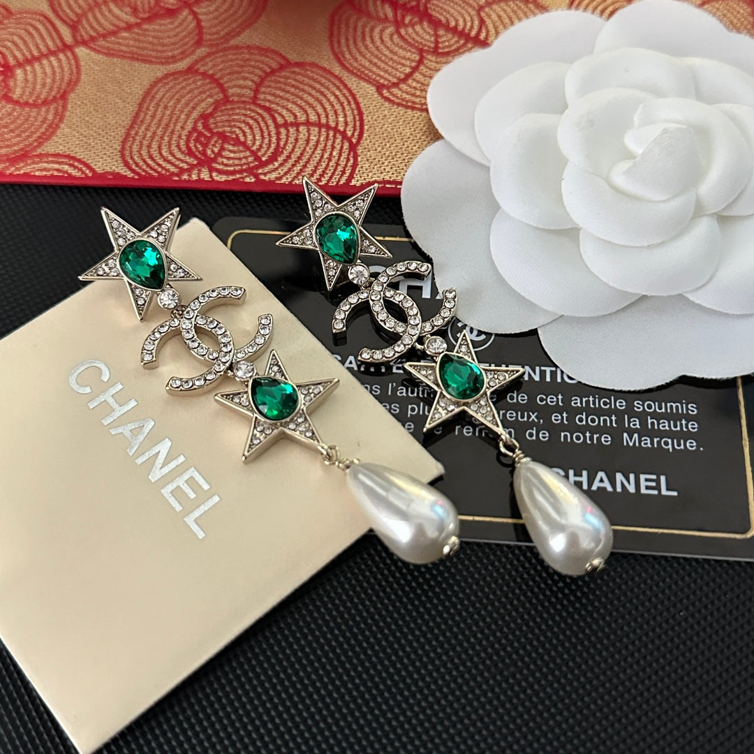 Elegante Ohrringe mit Edelsteinen