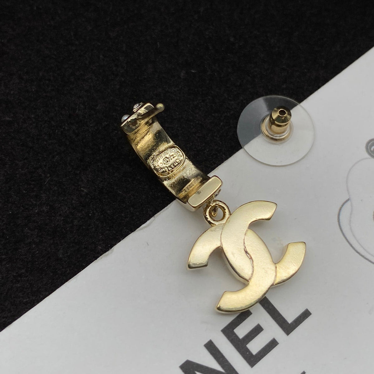Ohrstecker mit Kristall-Diamant-Perlen-Buchstaben