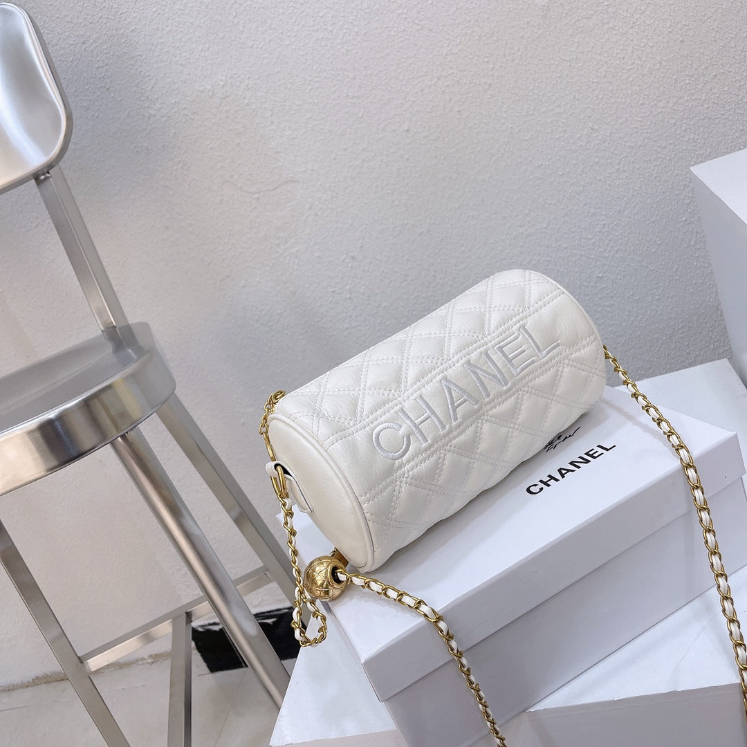 Bestickte Zylinder-Kettenhandtasche