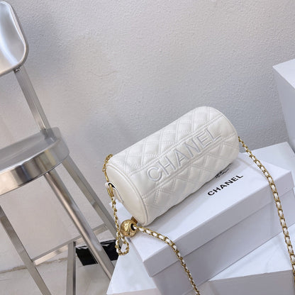 Bestickte Zylinder-Kettenhandtasche