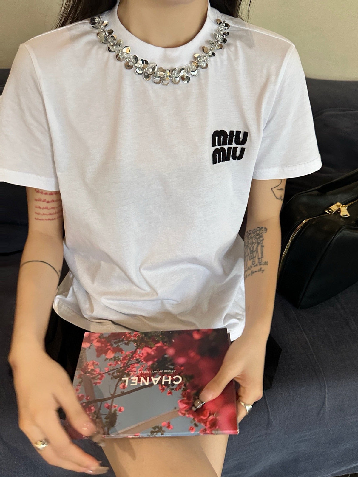 Neues Pailletten-Rundhals-Stickerei-T-Shirt