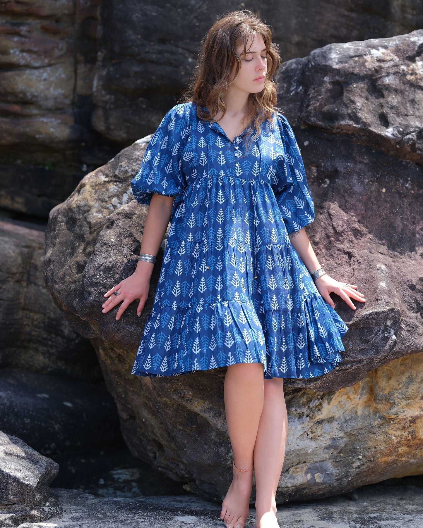 Neera kurzes Kleid in Neela