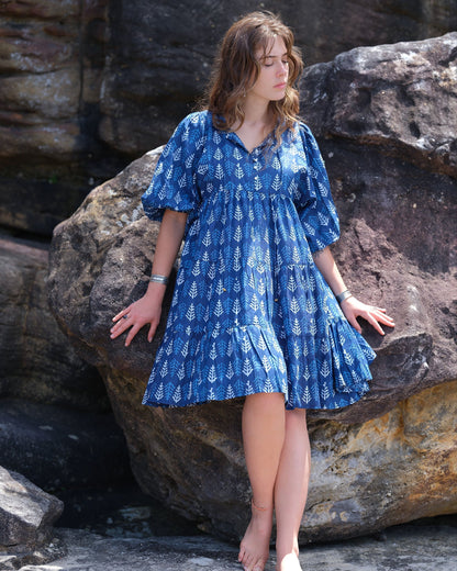 Neera kurzes Kleid in Neela