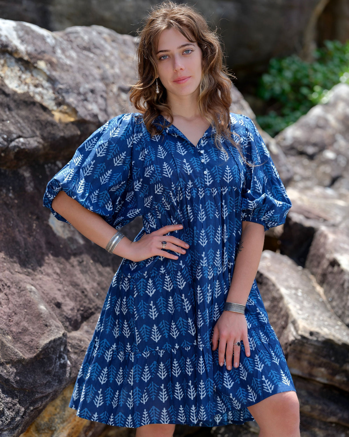 Neera kurzes Kleid in Neela