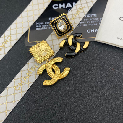 Vintage-Ohrhänger mit Diamant-Logo