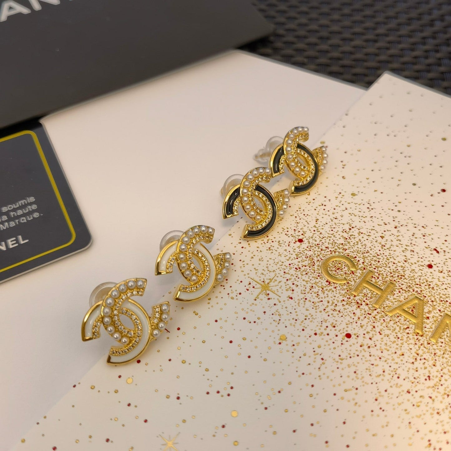 Modische Perlen-Strass-Ohrringe