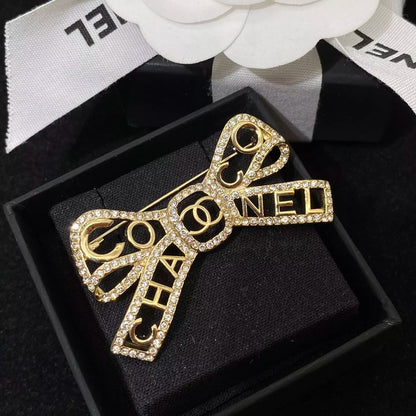 Spezielle durchbrochene Schleifenbrosche