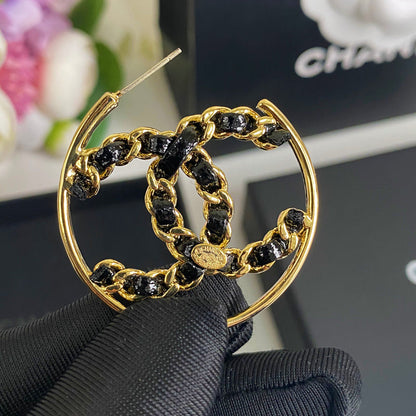 Schwarzgoldene Ohrringe aus Leder