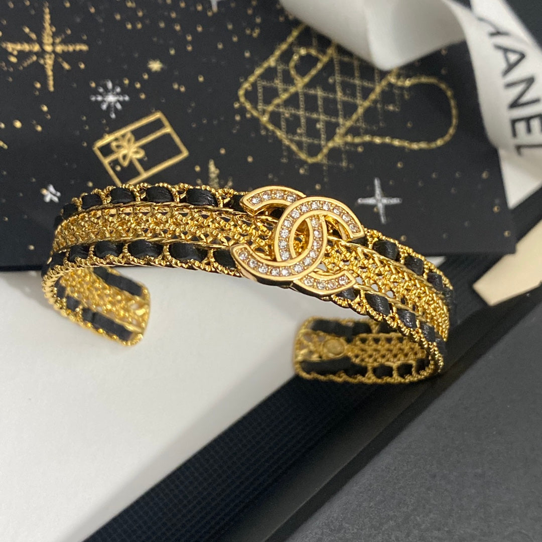Zirkon-Buchstabenkette Lederarmband