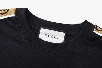 Klassisches besticktes T-Shirt
