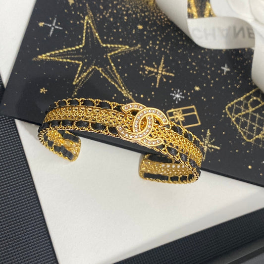 Zirkon-Buchstabenkette Lederarmband
