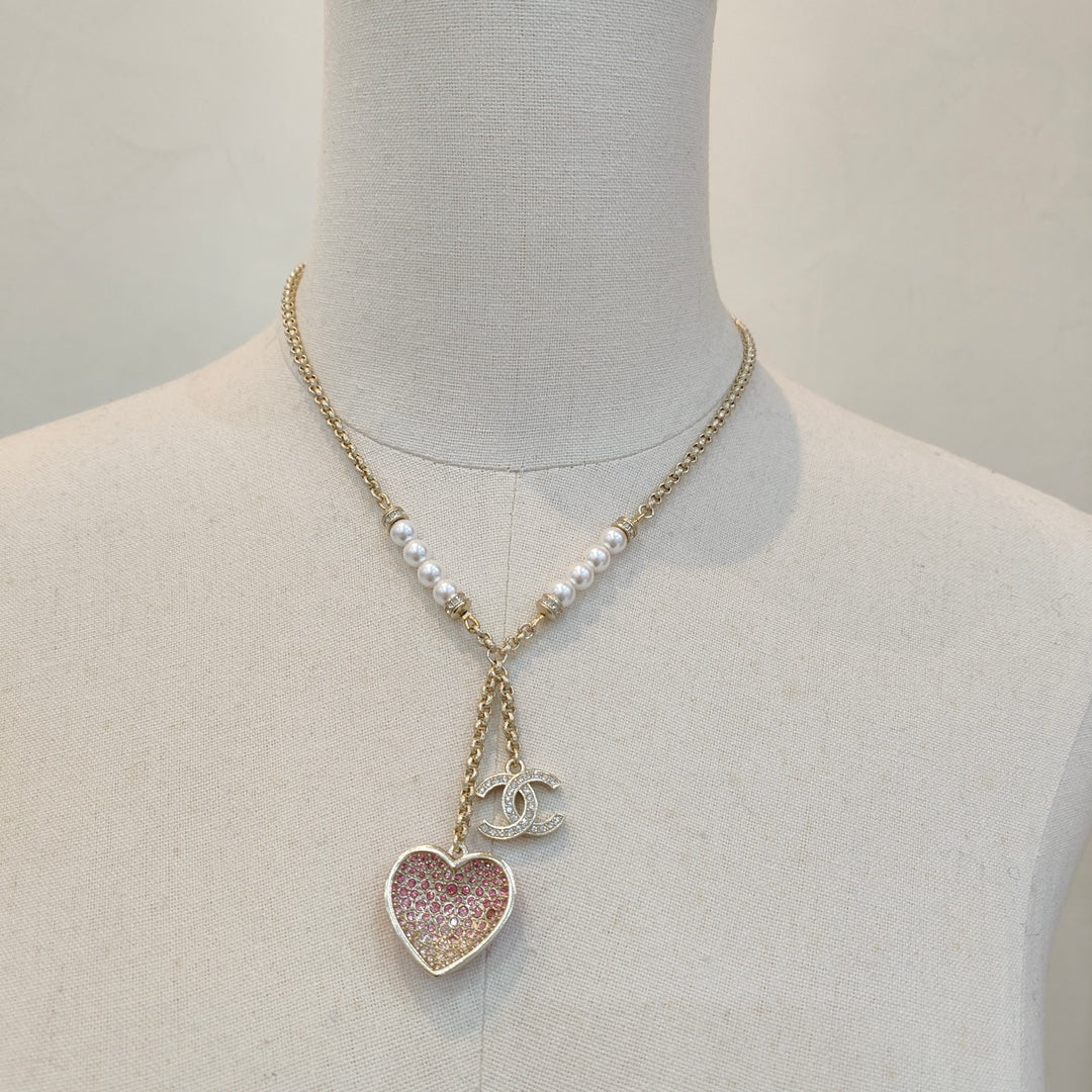 Perlenkette mit rosa Herzanhänger