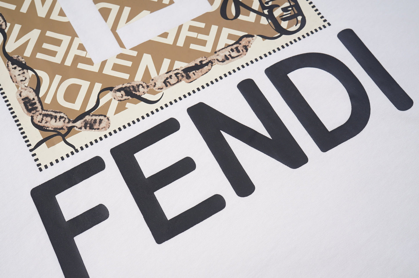 Einfaches T-Shirt mit Buchstaben-Print F