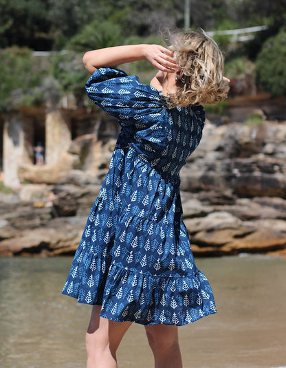 Neera kurzes Kleid in Neela