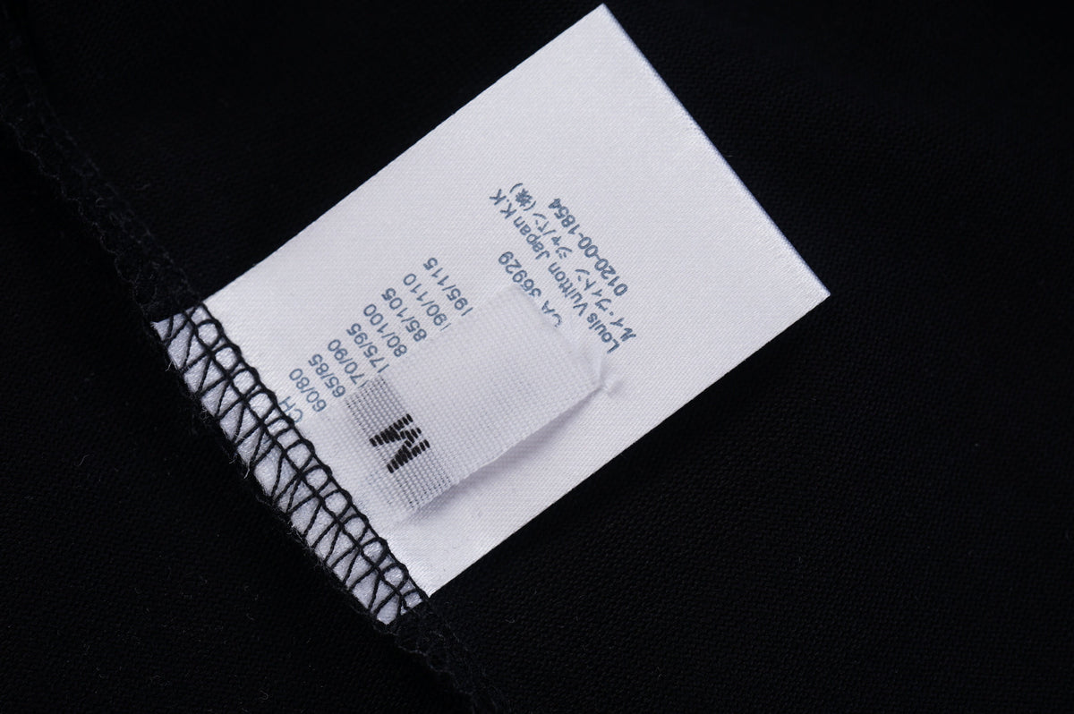 T-Shirt mit unregelmäßigem Buchstaben-Print
