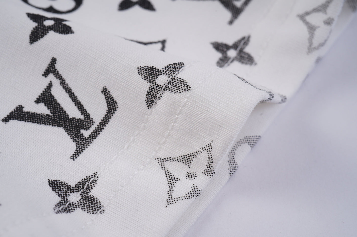 T-Shirt mit Farbverlauf-Buchstabenprint