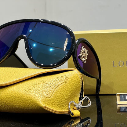 Große Sonnenbrille mit durchgehend bedrucktem Gestell