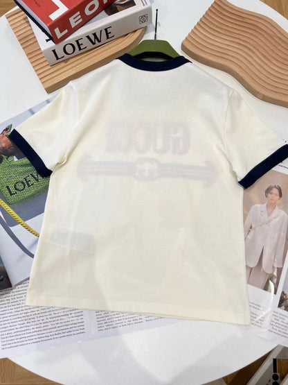 Neues besticktes, schmal geschnittenes T-Shirt