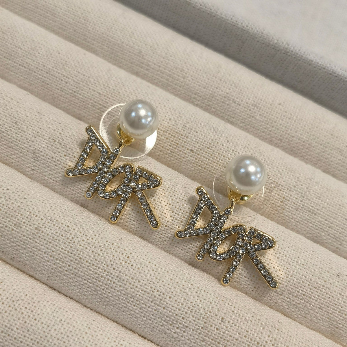 Elegante Strass-Buchstaben Perlenohrringe