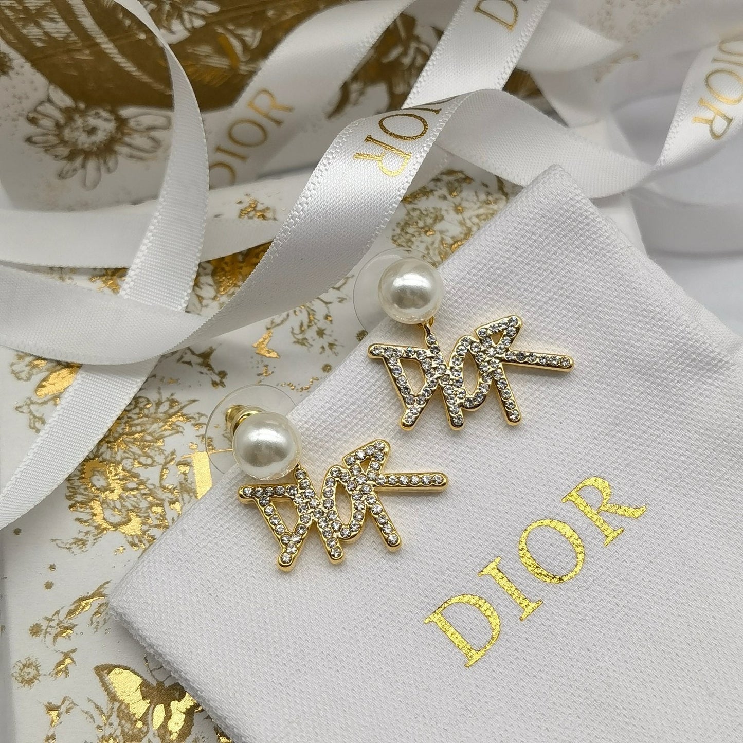 Elegante Strass-Buchstaben Perlenohrringe