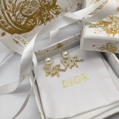 Elegante Strass-Buchstaben Perlenohrringe