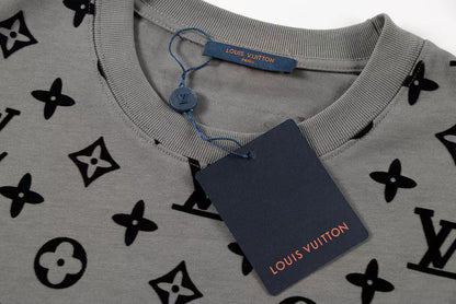 Klassisches T-Shirt mit geprägtem Muster