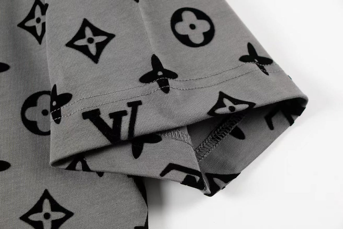 Klassisches T-Shirt mit geprägtem Muster