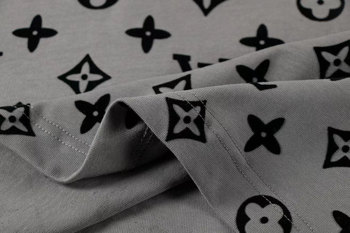 Klassisches T-Shirt mit geprägtem Muster