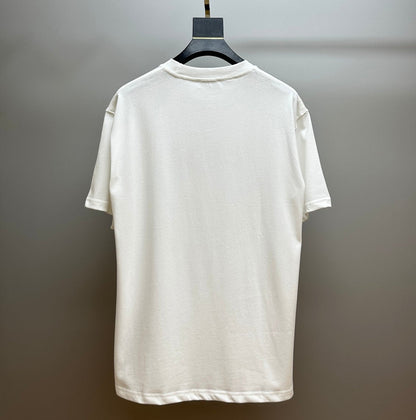 Neues besticktes T-Shirt