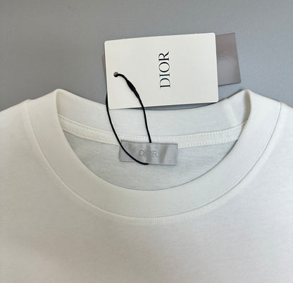 Neues besticktes T-Shirt
