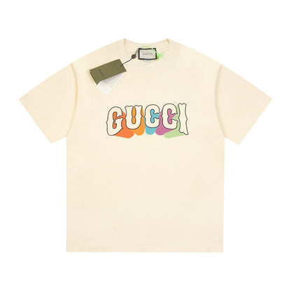 Regenbogen-Schriftzug-T-Shirt