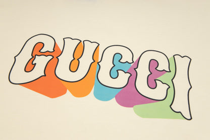 Regenbogen-Schriftzug-T-Shirt