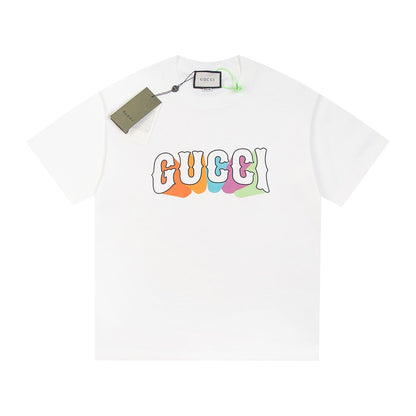 Regenbogen-Schriftzug-T-Shirt