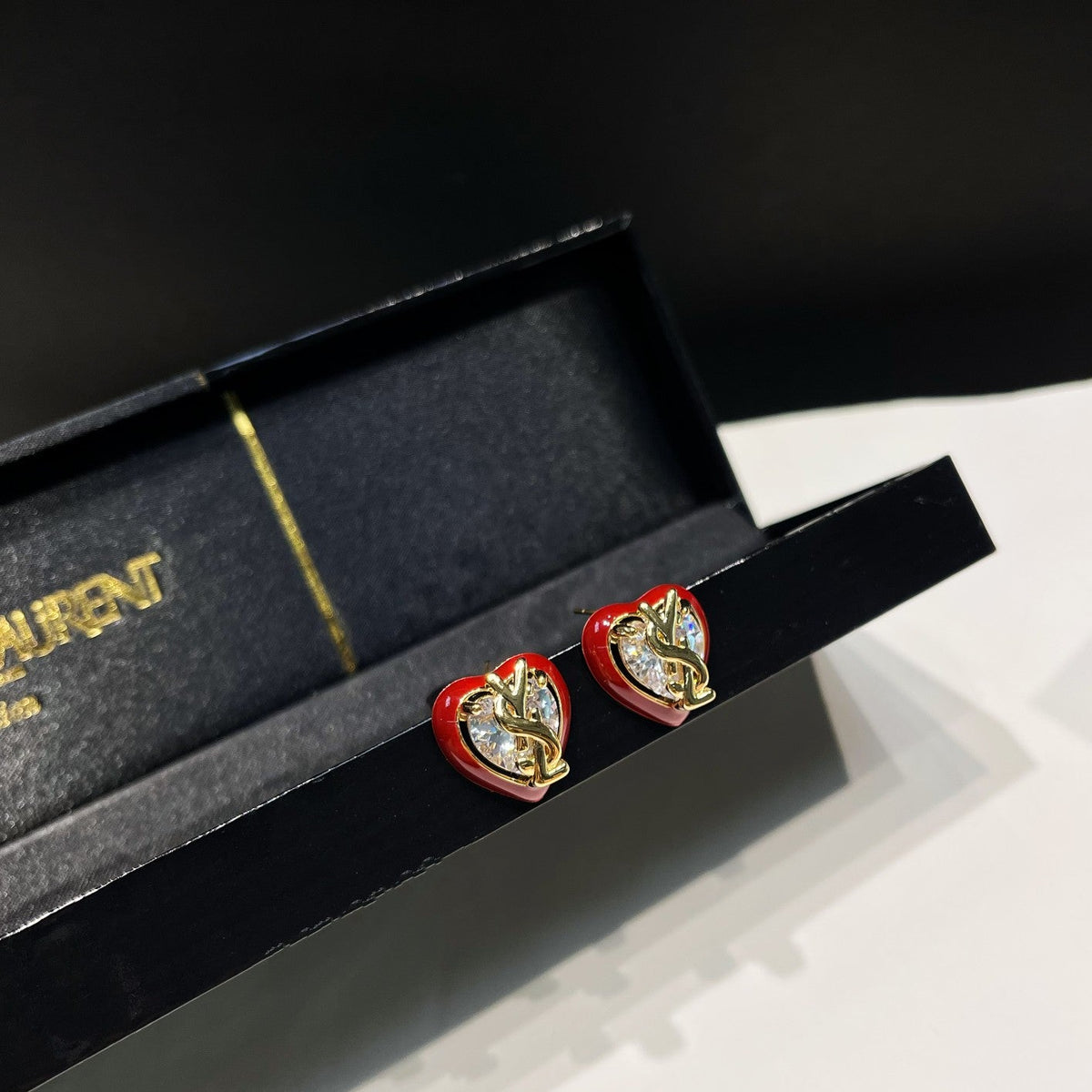 Elegante Strass-Ohrstecker „Love“