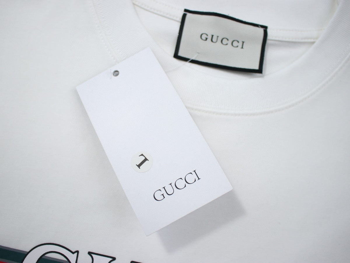Einfaches bedrucktes T-Shirt